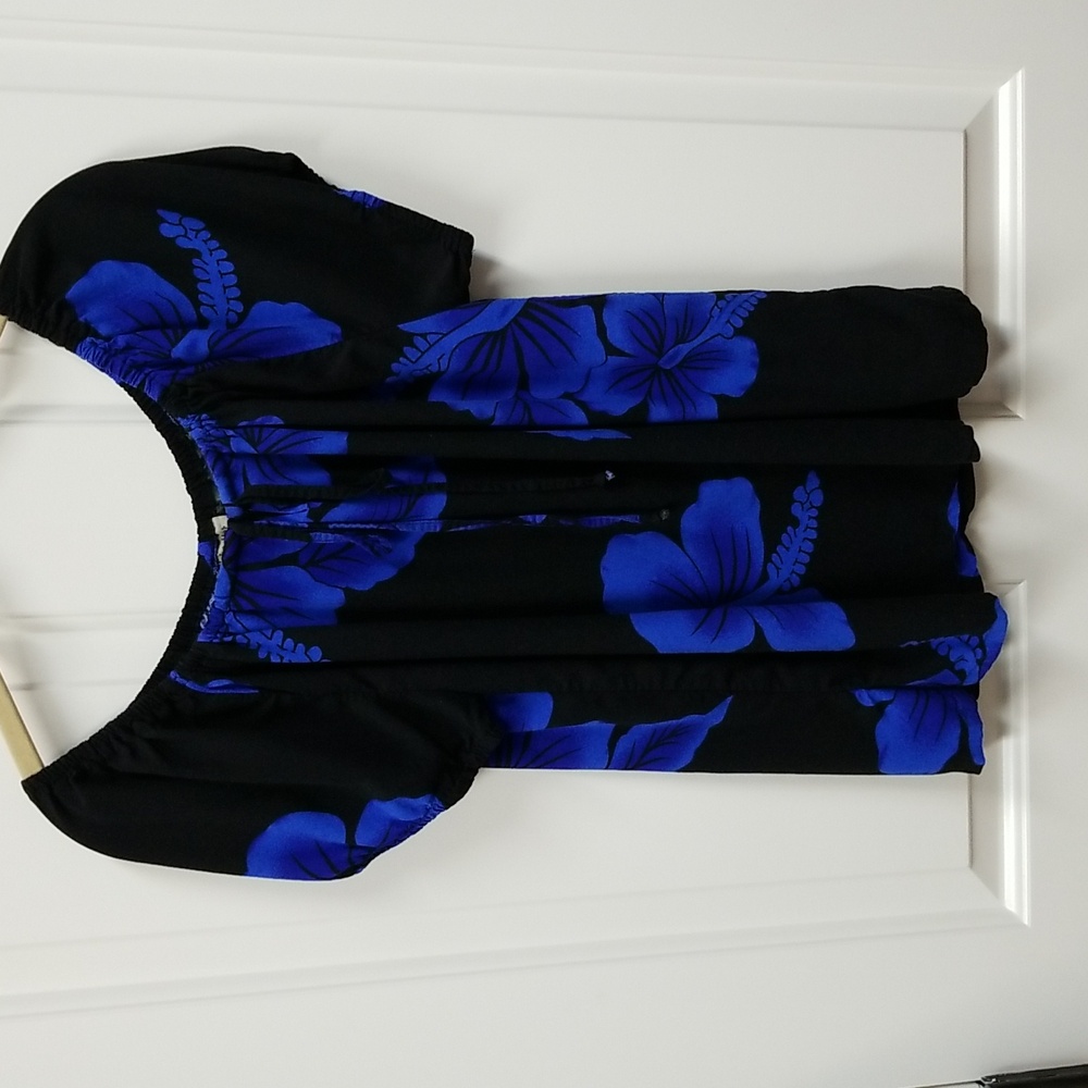 Aloha Hut Hawaiian top